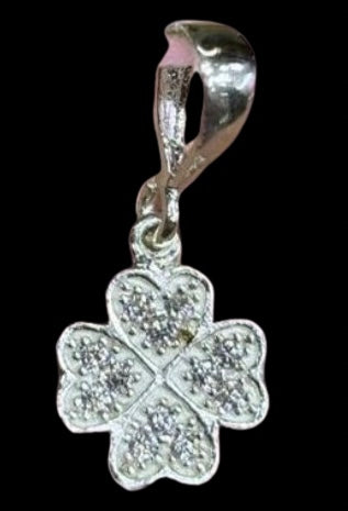 Dije Trébol de la Suerte en “Plata Ley .925” con Detalles Brillantes